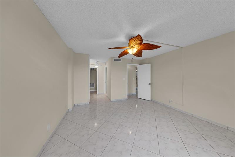 Image 24 of 42 For 7 Royal Palm Way  4080