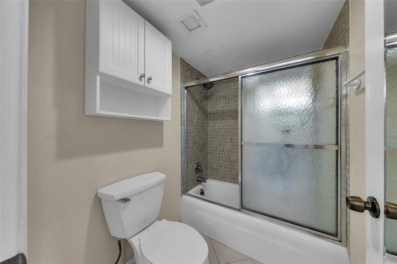 Image 27 of 42 For 7 Royal Palm Way  4080