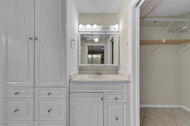 Image 30 of 42 For 7 Royal Palm Way  4080