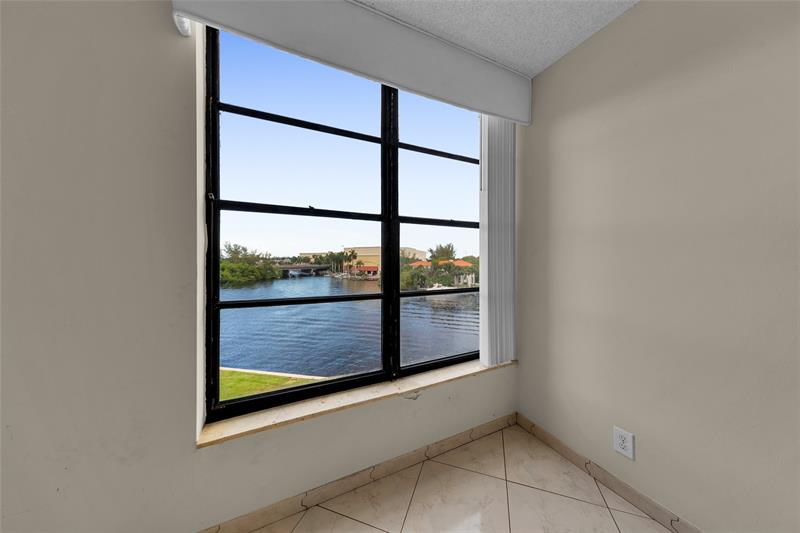Image 31 of 42 For 7 Royal Palm Way  4080