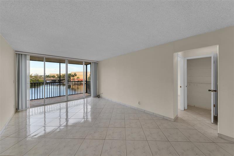 Image 8 of 42 For 7 Royal Palm Way  4080