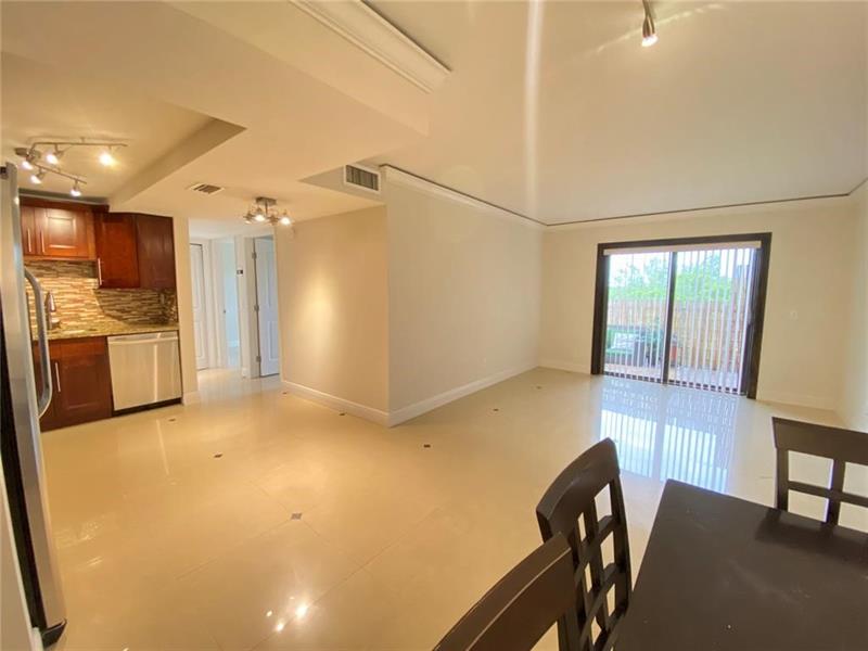 Image 15 of 23 For 3700 Pine Island Rd  404