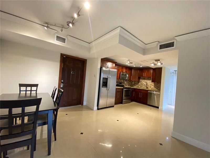 Image 21 of 23 For 3700 Pine Island Rd  404