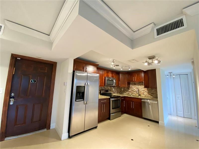 Image 4 of 23 For 3700 Pine Island Rd  404