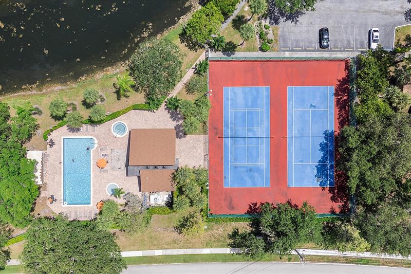 Image 17 of 21 For 7547 79th Ave  111