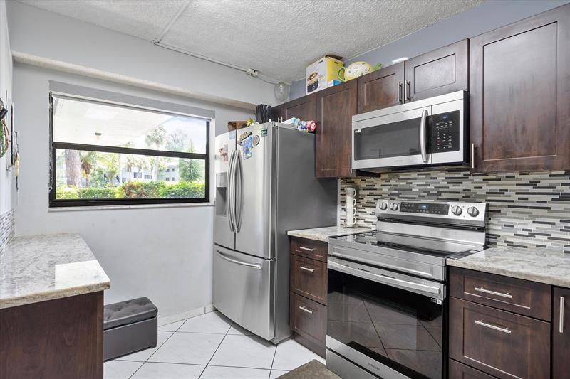 Image 7 of 21 For 7547 79th Ave  111