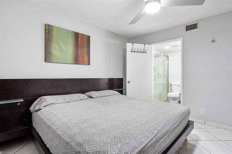 Image 9 of 21 For 7547 79th Ave  111