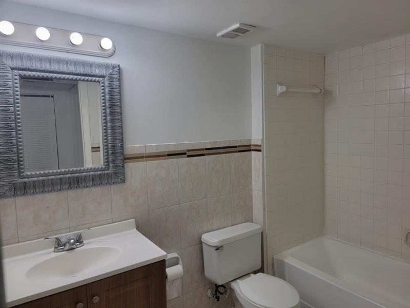 Image 11 of 20 For 9999 Summerbreeze Dr  320