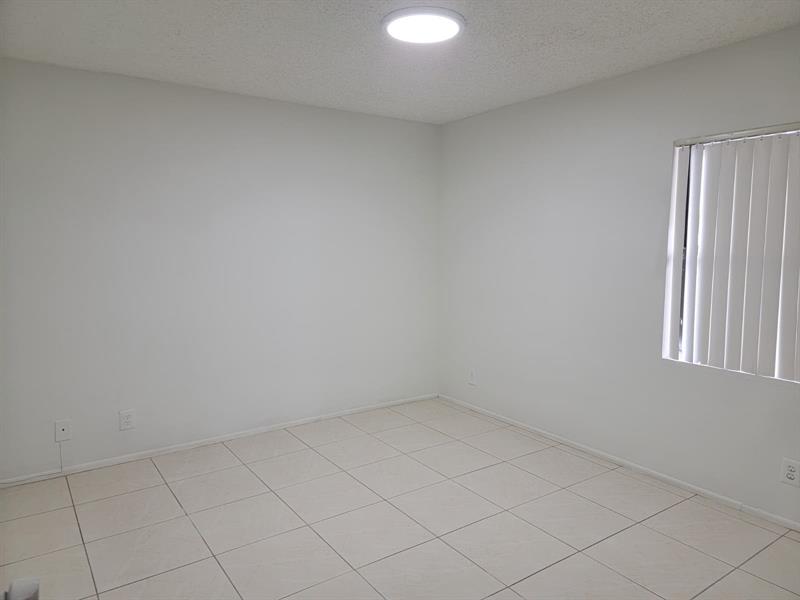 Image 12 of 20 For 9999 Summerbreeze Dr  320