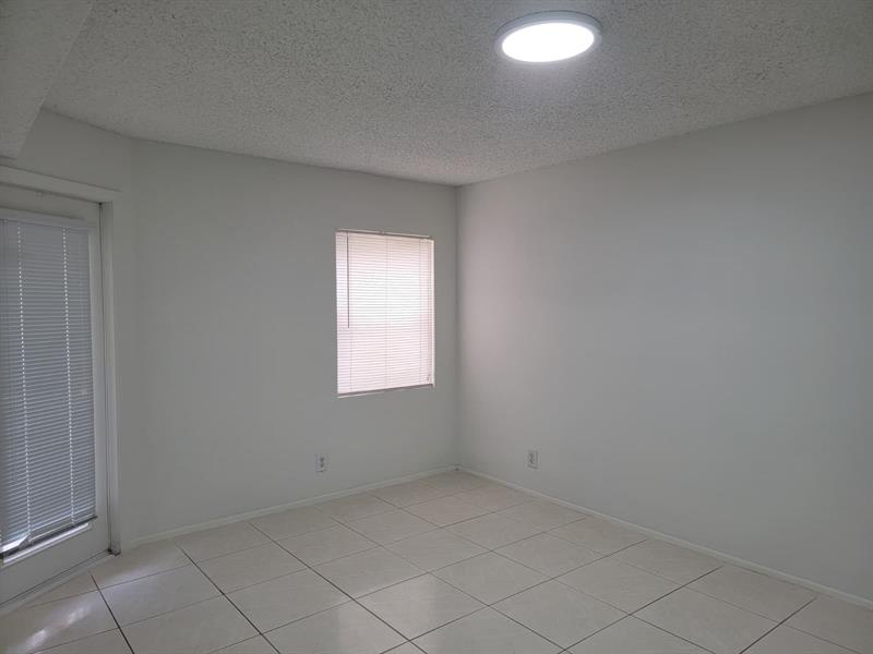 Image 13 of 20 For 9999 Summerbreeze Dr  320