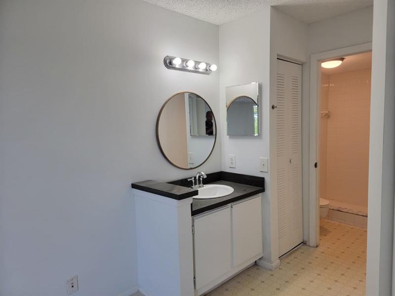 Image 14 of 20 For 9999 Summerbreeze Dr  320