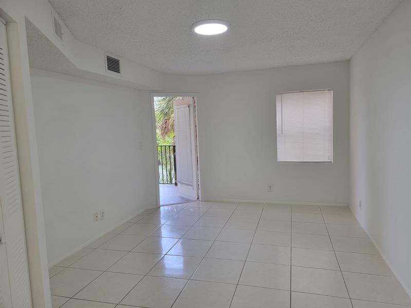 Image 16 of 20 For 9999 Summerbreeze Dr  320