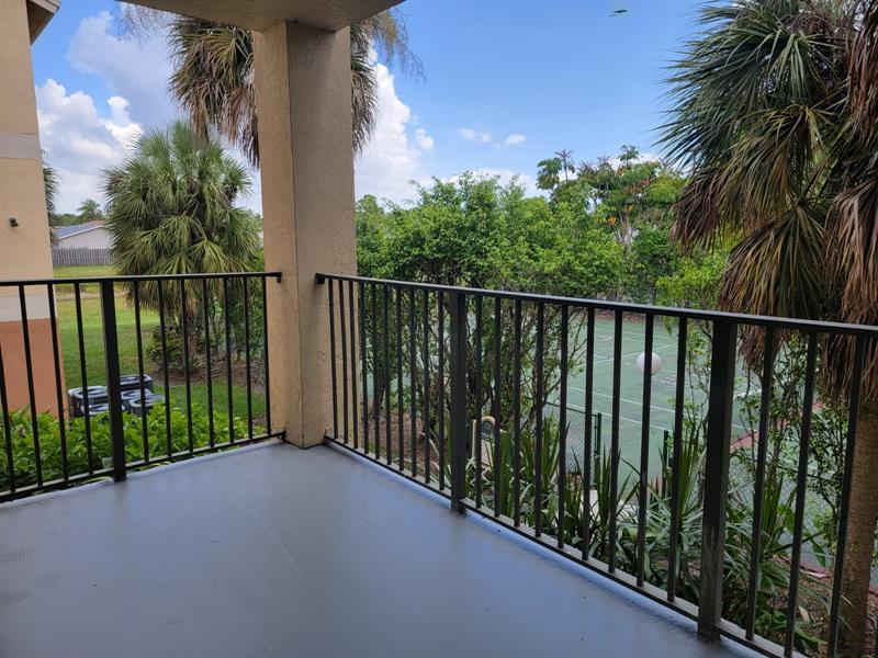 Image 17 of 20 For 9999 Summerbreeze Dr  320