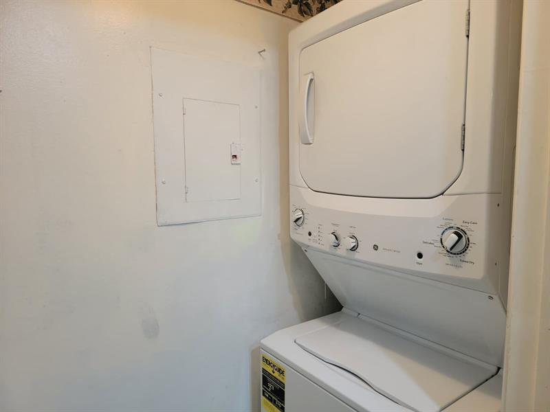 Image 18 of 20 For 9999 Summerbreeze Dr  320