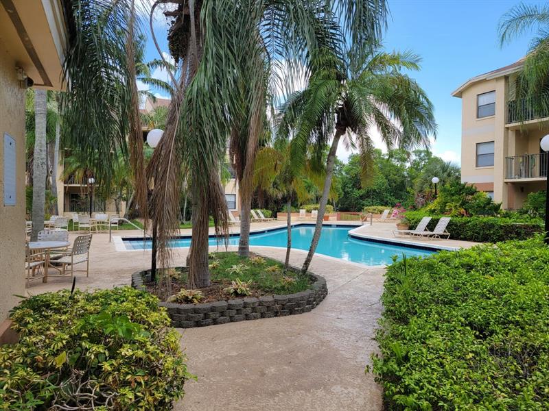 Image 19 of 20 For 9999 Summerbreeze Dr  320