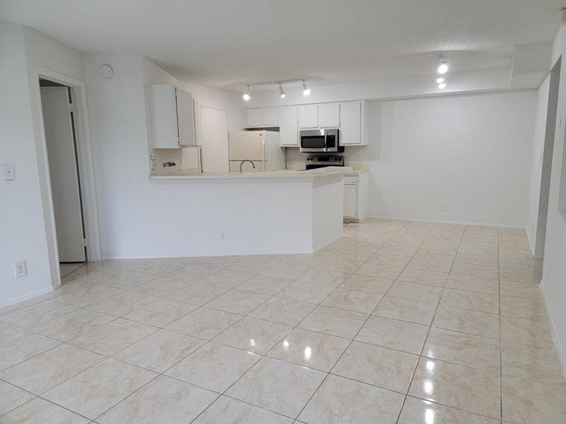 Image 7 of 20 For 9999 Summerbreeze Dr  320