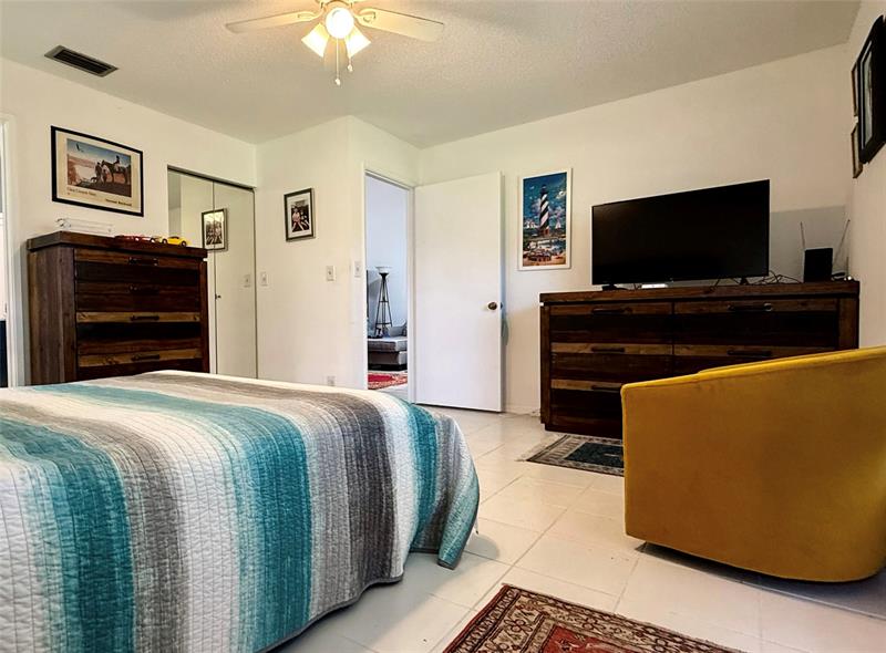 Image 14 of 48 For 10952 Roebelini Palm Ct  B