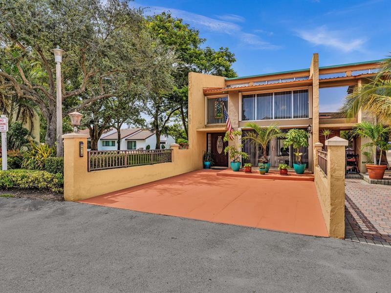 Details for 701 Coco Plum Cir  8, Plantation, FL 33324