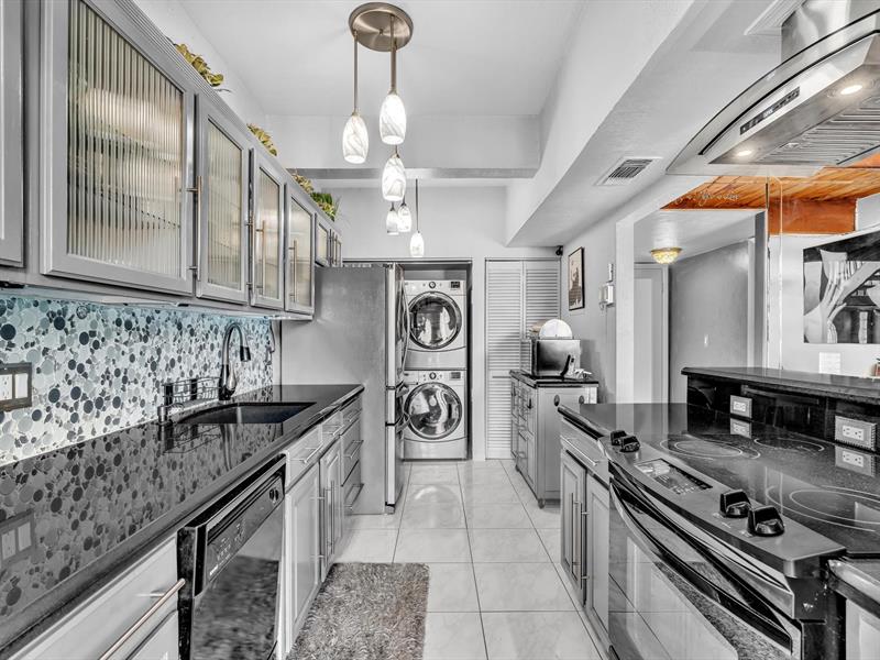 Image 11 of 28 For 701 Coco Plum Cir  8