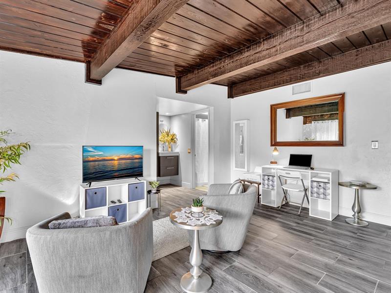 Image 22 of 28 For 701 Coco Plum Cir  8