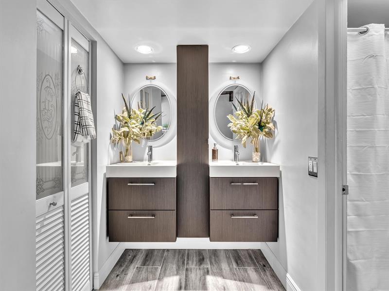 Image 23 of 28 For 701 Coco Plum Cir  8