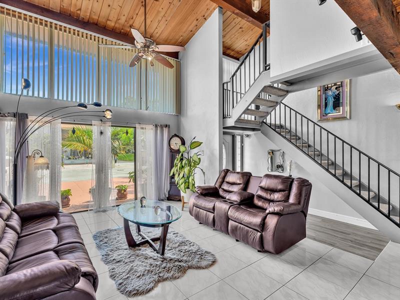 Image 5 of 28 For 701 Coco Plum Cir  8