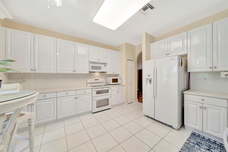Image 11 of 54 For 16412 Diamond Pl