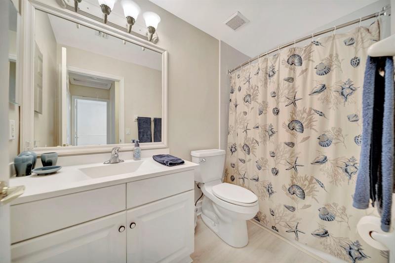 Image 41 of 54 For 16412 Diamond Pl
