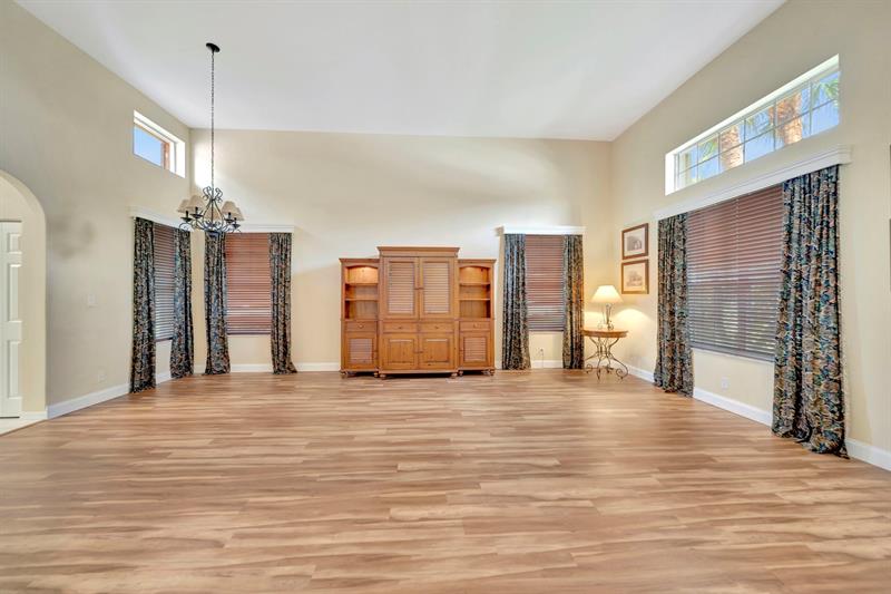 Image 6 of 54 For 16412 Diamond Pl