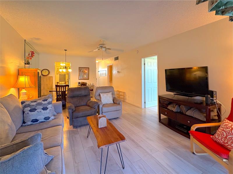 Image 8 of 25 For 2800 Golf Blvd  228