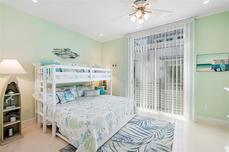 Image 32 of 57 For 705 Briny Ave