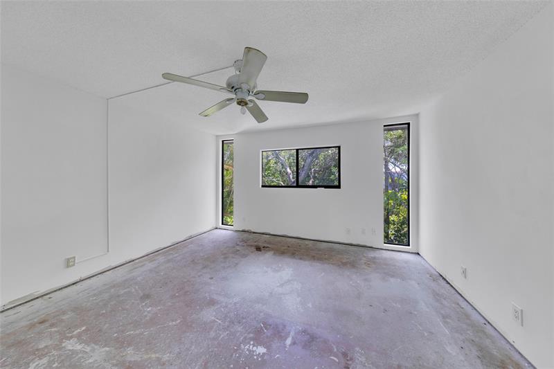 Image 12 of 31 For 1901 Andrews Ave  216