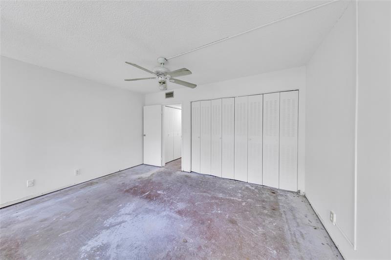 Image 13 of 31 For 1901 Andrews Ave  216