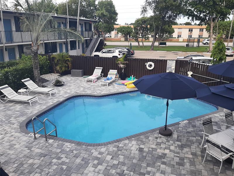 Image 18 of 31 For 1901 Andrews Ave  216