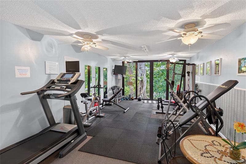 Image 28 of 31 For 1901 Andrews Ave  216