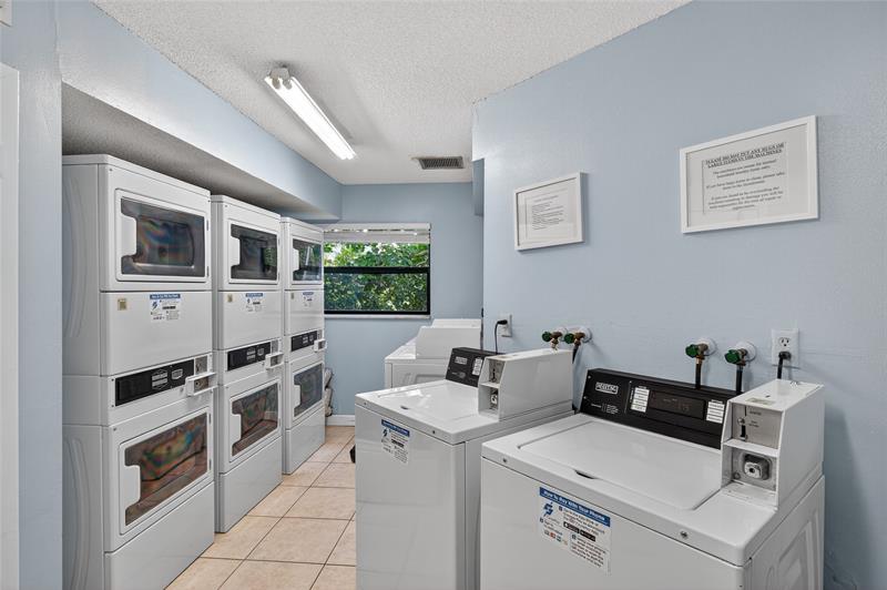 Image 29 of 31 For 1901 Andrews Ave  216