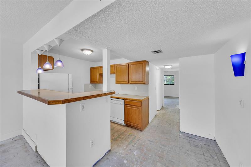 Image 3 of 31 For 1901 Andrews Ave  216