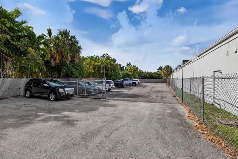 Image 31 of 31 For 1901 Andrews Ave  216