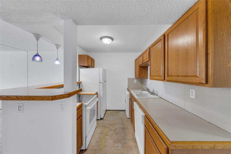 Image 4 of 31 For 1901 Andrews Ave  216