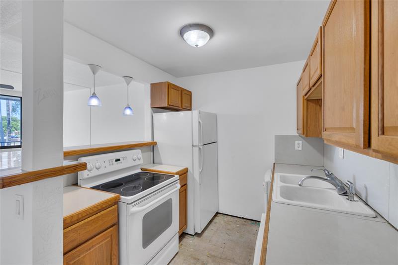 Image 5 of 31 For 1901 Andrews Ave  216