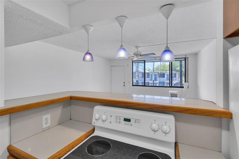 Image 6 of 31 For 1901 Andrews Ave  216