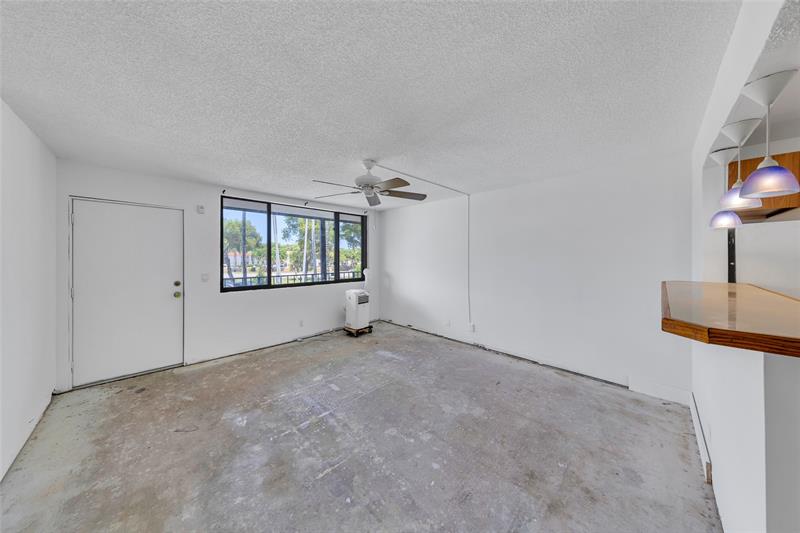 Image 7 of 31 For 1901 Andrews Ave  216