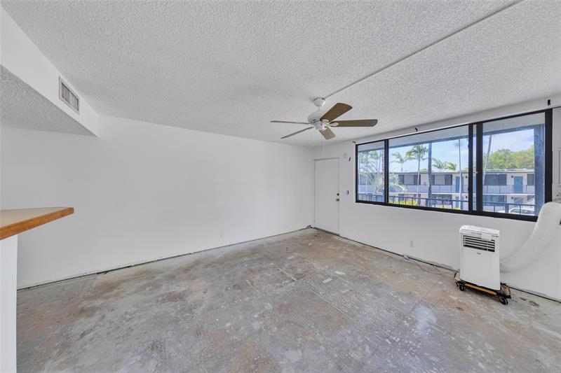 Image 8 of 31 For 1901 Andrews Ave  216