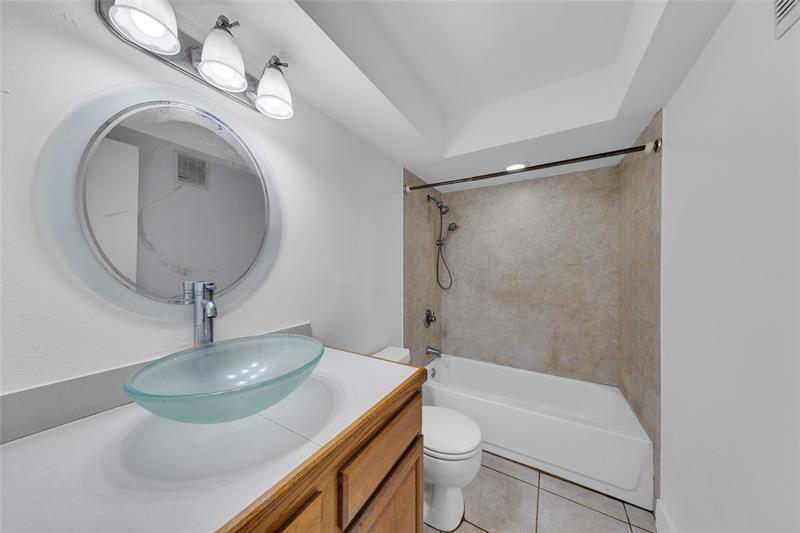 Image 9 of 31 For 1901 Andrews Ave  216