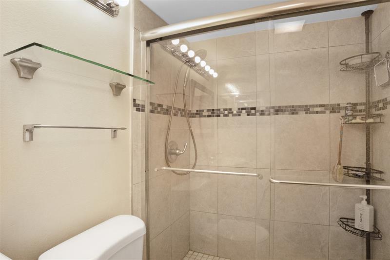 Image 21 of 31 For 78 Oakridge G  78