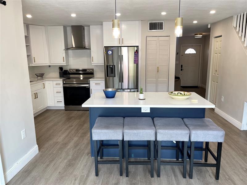 Image 3 of 31 For 4000 Del Rio Way