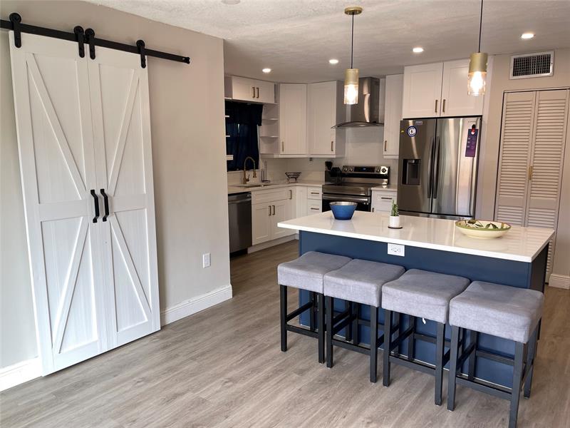 Image 4 of 31 For 4000 Del Rio Way