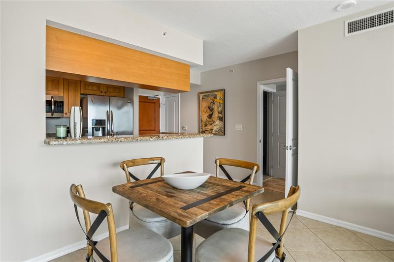 Image 11 of 69 For 347 New River Dr  2808