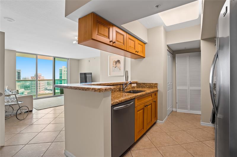 Image 16 of 69 For 347 New River Dr  2808