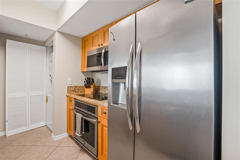 Image 17 of 69 For 347 New River Dr  2808